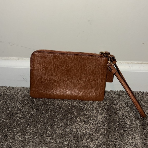 Coach CORNER ZIP WRISTLET IN CROSSGRAIN LEATHER - Picture 2 of 6